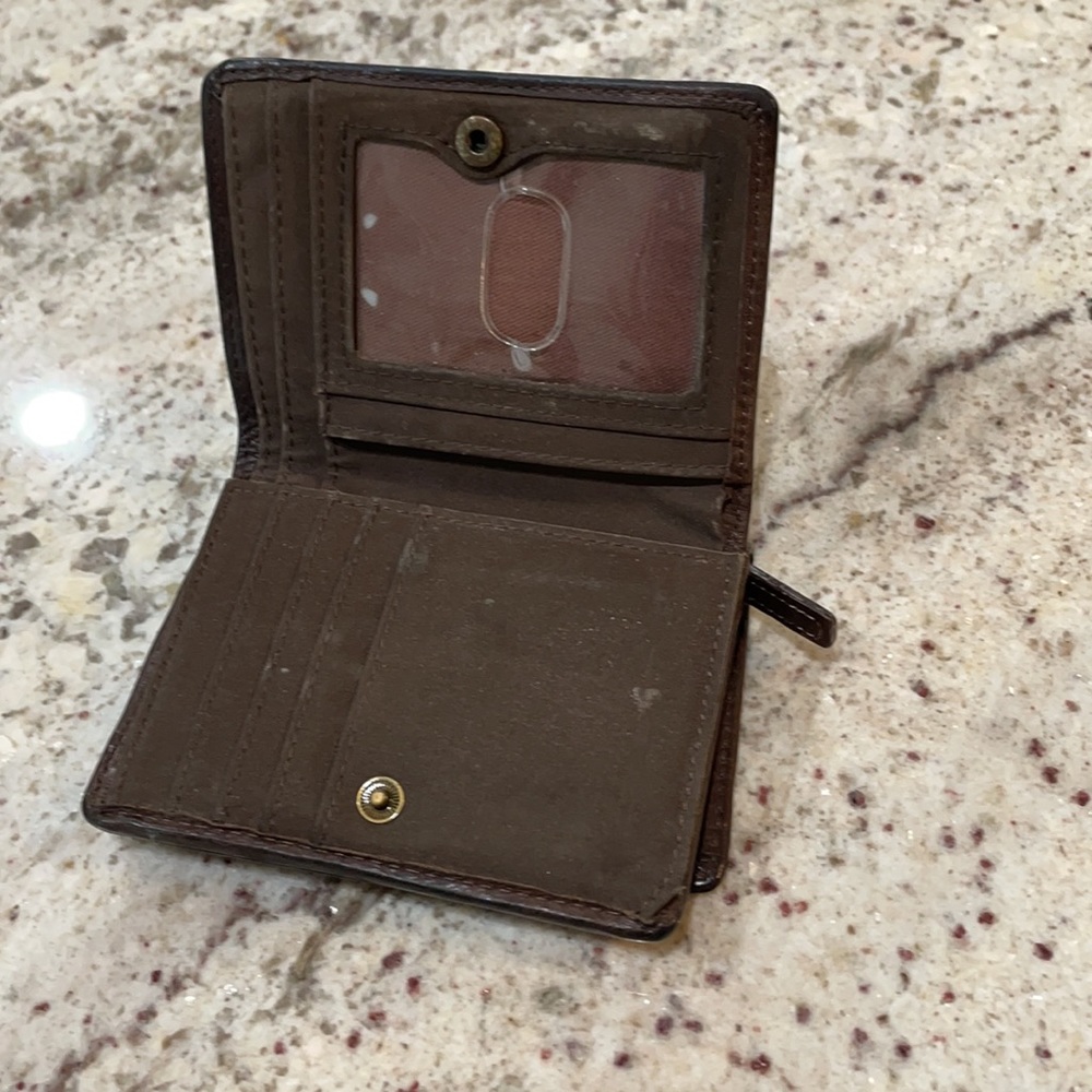 Fossil Wallet. Used. Condition Is Fair. Some Wear. - image 3
